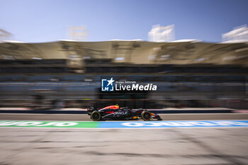 2024-02-23 - 11 PEREZ Sergio (mex), Red Bull Racing RB20, action during the Formula 1 Aramco pre-season testing 2024 of the 2024 FIA Formula One World Championship from February 21 to 23, 2024 on the Bahrain International Circuit, in Sakhir, Bahrain - F1 - PRE-SEASON TESTING 2024 - BAHRAIN - FORMULA 1 - MOTORS