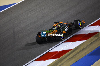 2024-02-23 - 81 PIASTRI Oscar (aus), McLaren F1 Team MCL38, action during the Formula 1 Aramco pre-season testing 2024 of the 2024 FIA Formula One World Championship from February 21 to 23, 2024 on the Bahrain International Circuit, in Sakhir, Bahrain - F1 - PRE-SEASON TESTING 2024 - BAHRAIN - FORMULA 1 - MOTORS