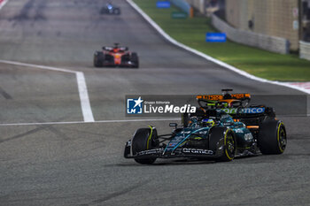 2024-02-23 - 14 ALONSO Fernando (spa), Aston Martin F1 Team AMR24 and 81 PIASTRI Oscar (aus), McLaren F1 Team MCL38, action during the Formula 1 Aramco pre-season testing 2024 of the 2024 FIA Formula One World Championship from February 21 to 23, 2024 on the Bahrain International Circuit, in Sakhir, Bahrain - F1 - PRE-SEASON TESTING 2024 - BAHRAIN - FORMULA 1 - MOTORS