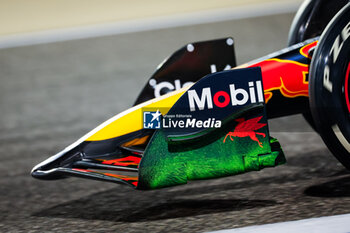 2024-02-23 - Red Bull Racing RB20, mechanical detail of the flow vis aero paint on the front wing during the Formula 1 Aramco pre-season testing 2024 of the 2024 FIA Formula One World Championship from February 21 to 23, 2024 on the Bahrain International Circuit, in Sakhir, Bahrain - F1 - PRE-SEASON TESTING 2024 - BAHRAIN - FORMULA 1 - MOTORS