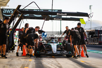 2024-02-23 - 63 RUSSELL George (gbr), Mercedes AMG F1 Team W15, during the Formula 1 Aramco pre-season testing 2024 of the 2024 FIA Formula One World Championship from February 21 to 23, 2024 on the Bahrain International Circuit, in Sakhir, Bahrain - F1 - PRE-SEASON TESTING 2024 - BAHRAIN - FORMULA 1 - MOTORS