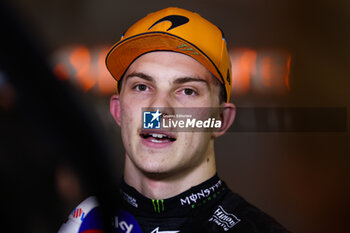 2024-02-23 - PIASTRI Oscar (aus), McLaren F1 Team MCL38, portrait during the Formula 1 Aramco pre-season testing 2024 of the 2024 FIA Formula One World Championship from February 21 to 23, 2024 on the Bahrain International Circuit, in Sakhir, Bahrain - F1 - PRE-SEASON TESTING 2024 - BAHRAIN - FORMULA 1 - MOTORS