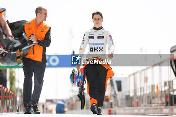 2024-02-28 - PIASTRI Oscar (aus), McLaren F1 Team MCL38, portrait during the Formula 1 Gulf Air Bahrain Grand Prix 2024, 1st round of the 2024 FIA Formula One World Championship from February 29 to March 2, 2024 on the Bahrain International Circuit, in Sakhir, Bahrain - F1 - BAHRAIN GRAND PRIX 2024 - FORMULA 1 - MOTORS
