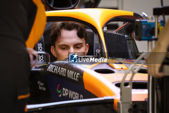 2024-02-28 - PIASTRI Oscar (aus), McLaren F1 Team MCL38, portrait during the Formula 1 Gulf Air Bahrain Grand Prix 2024, 1st round of the 2024 FIA Formula One World Championship from February 29 to March 2, 2024 on the Bahrain International Circuit, in Sakhir, Bahrain - F1 - BAHRAIN GRAND PRIX 2024 - FORMULA 1 - MOTORS