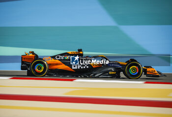 2024-02-29 - 81 PIASTRI Oscar (aus), McLaren F1 Team MCL38, action during the Formula 1 Gulf Air Bahrain Grand Prix 2024, 1st round of the 2024 FIA Formula One World Championship from February 29 to March 2, 2024 on the Bahrain International Circuit, in Sakhir, Bahrain - F1 - BAHRAIN GRAND PRIX 2024 - FORMULA 1 - MOTORS