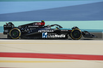 2024-02-29 - 44 HAMILTON Lewis (gbr), Mercedes AMG F1 Team W15, action during the Formula 1 Gulf Air Bahrain Grand Prix 2024, 1st round of the 2024 FIA Formula One World Championship from February 29 to March 2, 2024 on the Bahrain International Circuit, in Sakhir, Bahrain - F1 - BAHRAIN GRAND PRIX 2024 - FORMULA 1 - MOTORS