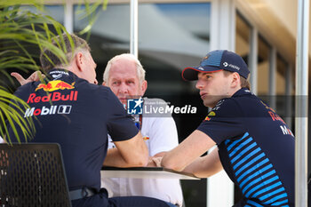2024-02-29 - VERSTAPPEN Max (ned), Red Bull Racing RB20, HORNER Christian (gbr), Team Principal of Red Bull Racing, MARKO Helmut (aut), Drivers’ Manager of Red Bull Racing, portrait during the Formula 1 Gulf Air Bahrain Grand Prix 2024, 1st round of the 2024 FIA Formula One World Championship from February 29 to March 2, 2024 on the Bahrain International Circuit, in Sakhir, Bahrain - F1 - BAHRAIN GRAND PRIX 2024 - FORMULA 1 - MOTORS