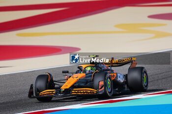 2024-02-29 - 04 NORRIS Lando (gbr), McLaren F1 Team MCL38, action during the Formula 1 Gulf Air Bahrain Grand Prix 2024, 1st round of the 2024 FIA Formula One World Championship from February 29 to March 2, 2024 on the Bahrain International Circuit, in Sakhir, Bahrain - F1 - BAHRAIN GRAND PRIX 2024 - FORMULA 1 - MOTORS