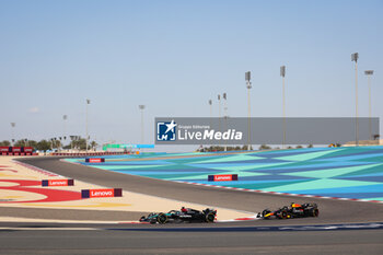 2024-02-29 - 63 RUSSELL George (gbr), Mercedes AMG F1 Team W15, 01 VERSTAPPEN Max (nld), Red Bull Racing RB20, action during the Formula 1 Gulf Air Bahrain Grand Prix 2024, 1st round of the 2024 FIA Formula One World Championship from February 29 to March 2, 2024 on the Bahrain International Circuit, in Sakhir, Bahrain - F1 - BAHRAIN GRAND PRIX 2024 - FORMULA 1 - MOTORS