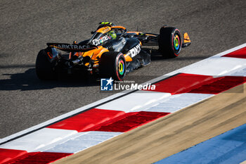 2024-02-29 - 04 NORRIS Lando (gbr), McLaren F1 Team MCL38, action during the Formula 1 Gulf Air Bahrain Grand Prix 2024, 1st round of the 2024 FIA Formula One World Championship from February 29 to March 2, 2024 on the Bahrain International Circuit, in Sakhir, Bahrain - F1 - BAHRAIN GRAND PRIX 2024 - FORMULA 1 - MOTORS