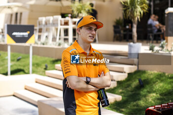 2024-02-29 - PIASTRI Oscar (aus), McLaren F1 Team MCL38, portrait during the Formula 1 Gulf Air Bahrain Grand Prix 2024, 1st round of the 2024 FIA Formula One World Championship from February 29 to March 2, 2024 on the Bahrain International Circuit, in Sakhir, Bahrain - F1 - BAHRAIN GRAND PRIX 2024 - FORMULA 1 - MOTORS