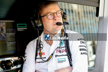 2024-02-29 - COLE Simon (gbr), Chief Engineer Trackside at Mercedes AMG F1 Team, portrait, during the Formula 1 Gulf Air Bahrain Grand Prix 2024, 1st round of the 2024 FIA Formula One World Championship from February 29 to March 2, 2024 on the Bahrain International Circuit, in Sakhir, Bahrain - F1 - BAHRAIN GRAND PRIX 2024 - FORMULA 1 - MOTORS