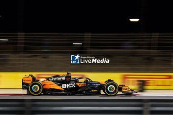 2024-02-29 - 81 PIASTRI Oscar (aus), McLaren F1 Team MCL38, action during the Formula 1 Gulf Air Bahrain Grand Prix 2024, 1st round of the 2024 FIA Formula One World Championship from February 29 to March 2, 2024 on the Bahrain International Circuit, in Sakhir, Bahrain - F1 - BAHRAIN GRAND PRIX 2024 - FORMULA 1 - MOTORS