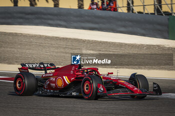 2024-03-01 - 55 SAINZ Carlos (spa), Scuderia Ferrari SF-24, action during the Formula 1 Gulf Air Bahrain Grand Prix 2024, 1st round of the 2024 FIA Formula One World Championship from February 29 to March 2, 2024 on the Bahrain International Circuit, in Sakhir, Bahrain - F1 - BAHRAIN GRAND PRIX 2024 - FORMULA 1 - MOTORS