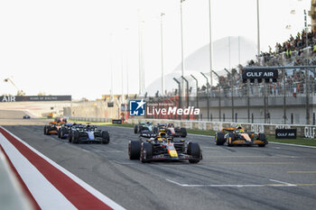 2024-03-01 - 11 PEREZ Sergio (mex), Red Bull Racing RB20, action starting grid during the Formula 1 Gulf Air Bahrain Grand Prix 2024, 1st round of the 2024 FIA Formula One World Championship from February 29 to March 2, 2024 on the Bahrain International Circuit, in Sakhir, Bahrain - F1 - BAHRAIN GRAND PRIX 2024 - FORMULA 1 - MOTORS
