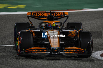 2024-03-01 - 81 PIASTRI Oscar (aus), McLaren F1 Team MCL38, action during the Formula 1 Gulf Air Bahrain Grand Prix 2024, 1st round of the 2024 FIA Formula One World Championship from February 29 to March 2, 2024 on the Bahrain International Circuit, in Sakhir, Bahrain - F1 - BAHRAIN GRAND PRIX 2024 - FORMULA 1 - MOTORS