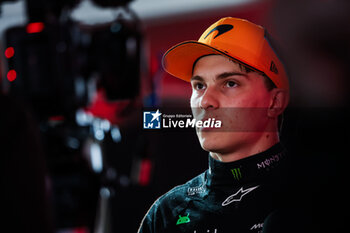 2024-03-01 - PIASTRI Oscar (aus), McLaren F1 Team MCL38, portrait during the Formula 1 Gulf Air Bahrain Grand Prix 2024, 1st round of the 2024 FIA Formula One World Championship from February 29 to March 2, 2024 on the Bahrain International Circuit, in Sakhir, Bahrain - F1 - BAHRAIN GRAND PRIX 2024 - FORMULA 1 - MOTORS