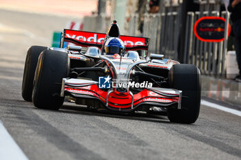 2024-03-02 - COULTHARD David (gbr), Former F1 driver, driving the 2008 McLaren MP4-23 of Lewis Hamilton during the Formula 1 Gulf Air Bahrain Grand Prix 2024, 1st round of the 2024 FIA Formula One World Championship from February 29 to March 2, 2024 on the Bahrain International Circuit, in Sakhir, Bahrain - F1 - BAHRAIN GRAND PRIX 2024 - FORMULA 1 - MOTORS