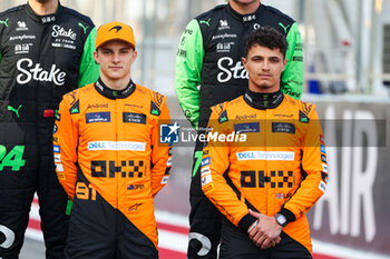 2024-03-02 - PIASTRI Oscar (aus), McLaren F1 Team MCL38, NORRIS Lando (gbr), McLaren F1 Team MCL38, portrait during the Formula 1 Gulf Air Bahrain Grand Prix 2024, 1st round of the 2024 FIA Formula One World Championship from February 29 to March 2, 2024 on the Bahrain International Circuit, in Sakhir, Bahrain - F1 - BAHRAIN GRAND PRIX 2024 - FORMULA 1 - MOTORS