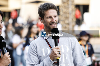 2024-03-02 - GROSJEAN Romain (fra), former F1 driver and TV presenter Canal+, portrait during the Formula 1 Gulf Air Bahrain Grand Prix 2024, 1st round of the 2024 FIA Formula One World Championship from February 29 to March 2, 2024 on the Bahrain International Circuit, in Sakhir, Bahrain - F1 - BAHRAIN GRAND PRIX 2024 - FORMULA 1 - MOTORS