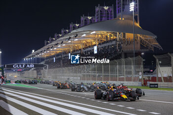 2024-03-02 - start of the race, depart, 01 VERSTAPPEN Max (nld), Red Bull Racing RB20, 16 LECLERC Charles (mco), Scuderia Ferrari SF-24, action during the Formula 1 Gulf Air Bahrain Grand Prix 2024, 1st round of the 2024 FIA Formula One World Championship from February 29 to March 2, 2024 on the Bahrain International Circuit, in Sakhir, Bahrain - F1 - BAHRAIN GRAND PRIX 2024 - FORMULA 1 - MOTORS