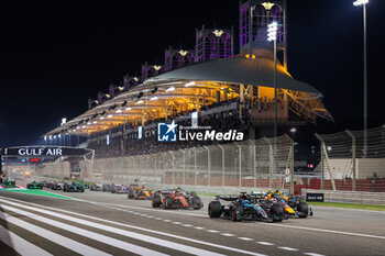 2024-03-02 - start of the race, depart, 63 RUSSELL George (gbr), Mercedes AMG F1 Team W15, action during the Formula 1 Gulf Air Bahrain Grand Prix 2024, 1st round of the 2024 FIA Formula One World Championship from February 29 to March 2, 2024 on the Bahrain International Circuit, in Sakhir, Bahrain - F1 - BAHRAIN GRAND PRIX 2024 - FORMULA 1 - MOTORS