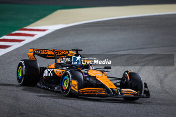 2024-03-02 - 81 PIASTRI Oscar (aus), McLaren F1 Team MCL38, action during the Formula 1 Gulf Air Bahrain Grand Prix 2024, 1st round of the 2024 FIA Formula One World Championship from February 29 to March 2, 2024 on the Bahrain International Circuit, in Sakhir, Bahrain - F1 - BAHRAIN GRAND PRIX 2024 - FORMULA 1 - MOTORS