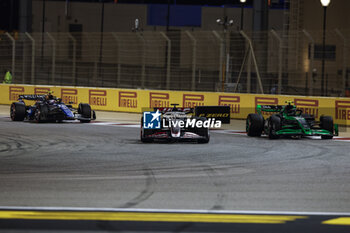 2024-03-02 - 20 MAGNUSSEN Kevin (den), Haas F1 Team VF-24 Ferrari, action 24 ZHOU Guanyu (chi), Stake F1 Team Kick Sauber C44, action during the Formula 1 Gulf Air Bahrain Grand Prix 2024, 1st round of the 2024 FIA Formula One World Championship from February 29 to March 2, 2024 on the Bahrain International Circuit, in Sakhir, Bahrain - F1 - BAHRAIN GRAND PRIX 2024 - FORMULA 1 - MOTORS