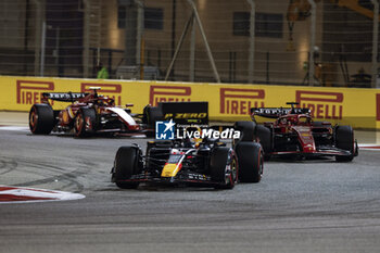 2024-03-02 - 11 PEREZ Sergio (mex), Red Bull Racing RB20, action 16 LECLERC Charles (mco), Scuderia Ferrari SF-24, action during the Formula 1 Gulf Air Bahrain Grand Prix 2024, 1st round of the 2024 FIA Formula One World Championship from February 29 to March 2, 2024 on the Bahrain International Circuit, in Sakhir, Bahrain - F1 - BAHRAIN GRAND PRIX 2024 - FORMULA 1 - MOTORS