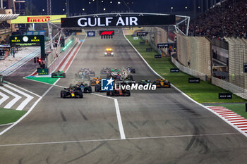 2024-03-02 - The start of the race: 01 VERSTAPPEN Max (nld), Red Bull Racing RB20, 16 LECLERC Charles (mco), Scuderia Ferrari SF-24, action during the Formula 1 Gulf Air Bahrain Grand Prix 2024, 1st round of the 2024 FIA Formula One World Championship from February 29 to March 2, 2024 on the Bahrain International Circuit, in Sakhir, Bahrain - F1 - BAHRAIN GRAND PRIX 2024 - FORMULA 1 - MOTORS
