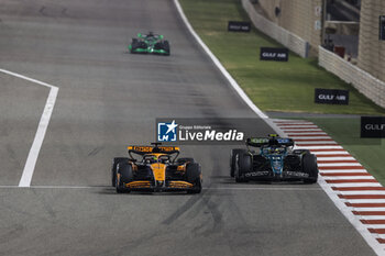 2024-03-02 - 81 PIASTRI Oscar (aus), McLaren F1 Team MCL38, action 14 ALONSO Fernando (spa), Aston Martin F1 Team AMR24, action during the Formula 1 Gulf Air Bahrain Grand Prix 2024, 1st round of the 2024 FIA Formula One World Championship from February 29 to March 2, 2024 on the Bahrain International Circuit, in Sakhir, Bahrain - F1 - BAHRAIN GRAND PRIX 2024 - FORMULA 1 - MOTORS