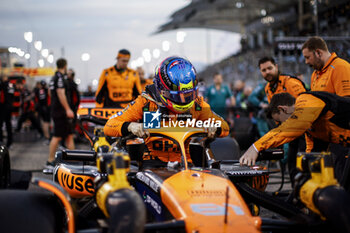 2024-03-02 - PIASTRI Oscar (aus), McLaren F1 Team MCL38, portrait during the Formula 1 Gulf Air Bahrain Grand Prix 2024, 1st round of the 2024 FIA Formula One World Championship from February 29 to March 2, 2024 on the Bahrain International Circuit, in Sakhir, Bahrain - F1 - BAHRAIN GRAND PRIX 2024 - FORMULA 1 - MOTORS