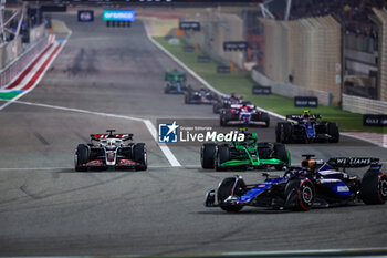 2024-03-02 - 20 MAGNUSSEN Kevin (den), Haas F1 Team VF-24 Ferrari, 24 ZHOU Guanyu (chi), Stake F1 Team Kick Sauber C44, action during the Formula 1 Gulf Air Bahrain Grand Prix 2024, 1st round of the 2024 FIA Formula One World Championship from February 29 to March 2, 2024 on the Bahrain International Circuit, in Sakhir, Bahrain - F1 - BAHRAIN GRAND PRIX 2024 - FORMULA 1 - MOTORS
