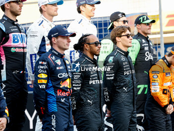 2024-03-02 - HAMILTON Lewis (gbr), Mercedes AMG F1 Team W15, portrait VERSTAPPEN Max (ned), Red Bull Racing RB20, portrait RUSSELL George (gbr), Mercedes AMG F1 Team W15, portrait during the Formula 1 Gulf Air Bahrain Grand Prix 2024, 1st round of the 2024 FIA Formula One World Championship from February 29 to March 2, 2024 on the Bahrain International Circuit, in Sakhir, Bahrain - F1 - BAHRAIN GRAND PRIX 2024 - FORMULA 1 - MOTORS