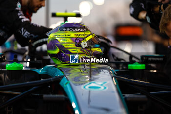 2024-03-02 - HAMILTON Lewis (gbr), Mercedes AMG F1 Team W15, portrait helmet, casque, during the Formula 1 Gulf Air Bahrain Grand Prix 2024, 1st round of the 2024 FIA Formula One World Championship from February 29 to March 2, 2024 on the Bahrain International Circuit, in Sakhir, Bahrain - F1 - BAHRAIN GRAND PRIX 2024 - FORMULA 1 - MOTORS