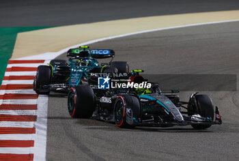 2024-03-02 - 44 HAMILTON Lewis (gbr), Mercedes AMG F1 Team W15, action 14 ALONSO Fernando (spa), Aston Martin F1 Team AMR24, action during the Formula 1 Gulf Air Bahrain Grand Prix 2024, 1st round of the 2024 FIA Formula One World Championship from February 29 to March 2, 2024 on the Bahrain International Circuit, in Sakhir, Bahrain - F1 - BAHRAIN GRAND PRIX 2024 - FORMULA 1 - MOTORS