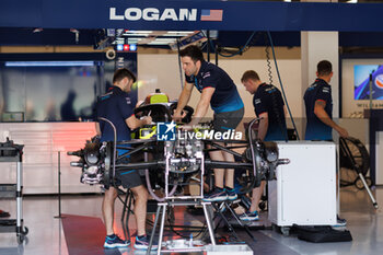 2024-03-06 - mechanic, mecanicien, mechanics, Williams Racing FW46, mechanical detail, during the Formula 1 STC Saudi Arabian Grand Prix 2024, 2nd round of the 2024 Formula One World Championship from March 7 to 9, 2024 on the Jeddah Corniche Circuit, in Jeddah, Saudi Arabia - F1 - SAUDI ARABIAN GRAND PRIX 2024 - FORMULA 1 - MOTORS