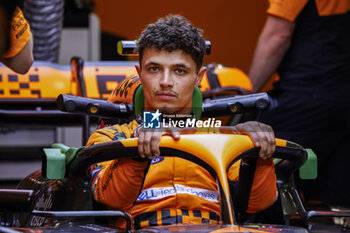 2024-03-06 - NORRIS Lando (gbr), McLaren F1 Team MCL38, portrait during the Formula 1 Gulf Air Bahrain Grand Prix 2024, 1st round of the 2024 FIA Formula One World Championship from February 29 to March 2, 2024 on the Bahrain International Circuit, in Sakhir, Bahrain - F1 - BAHRAIN GRAND PRIX 2024 - FORMULA 1 - MOTORS