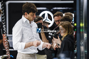 2024-03-06 - WOLFF Toto (aut), Team Principal & CEO of Mercedes AMG F1 Team, portrait PIN Doriane (fra), Prema Racing supported by Mercedes, Tatuus F4-T-421, portrait during the Formula 1 Gulf Air Bahrain Grand Prix 2024, 1st round of the 2024 FIA Formula One World Championship from February 29 to March 2, 2024 on the Bahrain International Circuit, in Sakhir, Bahrain - F1 - BAHRAIN GRAND PRIX 2024 - FORMULA 1 - MOTORS