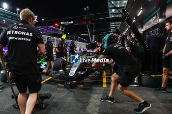 2024-03-07 - 44 HAMILTON Lewis (gbr), Mercedes AMG F1 Team W15, action, stand, pit lane, during the Formula 1 STC Saudi Arabian Grand Prix 2024, 2nd round of the 2024 Formula One World Championship from March 7 to 9, 2024 on the Jeddah Corniche Circuit, in Jeddah, Saudi Arabia - DPPI - F1 - SAUDI ARABIAN GRAND PRIX 2024 - FORMULA 1 - MOTORS