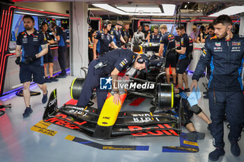 2024-03-08 - NEWEY Adrian (gbr), Chief Technical Officer of Red Bull Racing, portrait in the garage inspecting the car of PEREZ Sergio (mex), Red Bull Racing RB20, during the Formula 1 STC Saudi Arabian Grand Prix 2024, 2nd round of the 2024 Formula One World Championship from March 7 to 9, 2024 on the Jeddah Corniche Circuit, in Jeddah, Saudi Arabia - F1 - SAUDI ARABIAN GRAND PRIX 2024 - FORMULA 1 - MOTORS