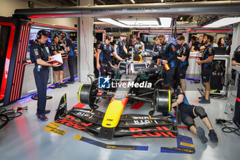 2024-03-08 - NEWEY Adrian (gbr), Chief Technical Officer of Red Bull Racing, portrait in the garage inspecting the car of PEREZ Sergio (mex), Red Bull Racing RB20, during the Formula 1 STC Saudi Arabian Grand Prix 2024, 2nd round of the 2024 Formula One World Championship from March 7 to 9, 2024 on the Jeddah Corniche Circuit, in Jeddah, Saudi Arabia - F1 - SAUDI ARABIAN GRAND PRIX 2024 - FORMULA 1 - MOTORS