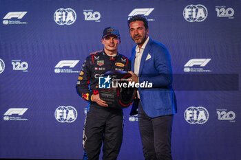 2024-03-08 - VERSTAPPEN Max (ned), Red Bull Racing RB20 and BUFFON Gianluigi (ita), former Italy national player and soccer world champion, during the Formula 1 STC Saudi Arabian Grand Prix 2024, 2nd round of the 2024 Formula One World Championship from March 7 to 9, 2024 on the Jeddah Corniche Circuit, in Jeddah, Saudi Arabia - F1 - SAUDI ARABIAN GRAND PRIX 2024 - FORMULA 1 - MOTORS