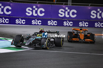 2024-03-09 - 44 HAMILTON Lewis (gbr), Mercedes AMG F1 Team W15 and 81 PIASTRI Oscar (aus), McLaren F1 Team MCL38, action during the Formula 1 STC Saudi Arabian Grand Prix 2024, 2nd round of the 2024 Formula One World Championship from March 7 to 9, 2024 on the Jeddah Corniche Circuit, in Jeddah, Saudi Arabia - F1 - SAUDI ARABIAN GRAND PRIX 2024 - FORMULA 1 - MOTORS
