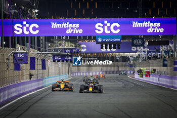 2024-03-09 - 01 VERSTAPPEN Max (nld), Red Bull Racing RB20 and 04 NORRIS Lando (gbr), McLaren F1 Team MCL38, action during the Formula 1 STC Saudi Arabian Grand Prix 2024, 2nd round of the 2024 Formula One World Championship from March 7 to 9, 2024 on the Jeddah Corniche Circuit, in Jeddah, Saudi Arabia - F1 - SAUDI ARABIAN GRAND PRIX 2024 - FORMULA 1 - MOTORS