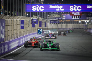 2024-03-09 - 24 ZHOU Guanyu (chi), Stake F1 Team Kick Sauber C44 and 38 BEARMAN Oliver (gbr), Scuderia Ferrari SF-24, action during the Formula 1 STC Saudi Arabian Grand Prix 2024, 2nd round of the 2024 Formula One World Championship from March 7 to 9, 2024 on the Jeddah Corniche Circuit, in Jeddah, Saudi Arabia - F1 - SAUDI ARABIAN GRAND PRIX 2024 - FORMULA 1 - MOTORS