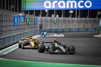 2024-03-09 - 44 HAMILTON Lewis (gbr), Mercedes AMG F1 Team W15 and 81 PIASTRI Oscar (aus), McLaren F1 Team MCL38, action during the Formula 1 STC Saudi Arabian Grand Prix 2024, 2nd round of the 2024 Formula One World Championship from March 7 to 9, 2024 on the Jeddah Corniche Circuit, in Jeddah, Saudi Arabia - F1 - SAUDI ARABIAN GRAND PRIX 2024 - FORMULA 1 - MOTORS