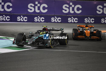 2024-03-09 - 44 HAMILTON Lewis (gbr), Mercedes AMG F1 Team W15, action 81 PIASTRI Oscar (aus), McLaren F1 Team MCL38, action during the Formula 1 STC Saudi Arabian Grand Prix 2024, 2nd round of the 2024 Formula One World Championship from March 7 to 9, 2024 on the Jeddah Corniche Circuit, in Jeddah, Saudi Arabia - F1 - SAUDI ARABIAN GRAND PRIX 2024 - FORMULA 1 - MOTORS