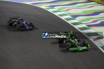 2024-03-09 - 77 BOTTAS Valtteri (fin), Stake F1 Team Kick Sauber C44, action 02 SARGEANT Logan (usa), Williams Racing FW46, action during the Formula 1 STC Saudi Arabian Grand Prix 2024, 2nd round of the 2024 Formula One World Championship from March 7 to 9, 2024 on the Jeddah Corniche Circuit, in Jeddah, Saudi Arabia - F1 - SAUDI ARABIAN GRAND PRIX 2024 - FORMULA 1 - MOTORS