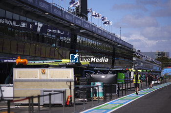 2024-03-20 - Pit Lane ambience during the Formula 1 Rolex Australian Grand Prix 2024, 3rd round of the 2024 Formula One World Championship from March 22 to 24, 2024 on the Albert Park Circuit, in Melbourne, Australia - F1 - AUSTRALIAN GRAND PRIX 2024 - FORMULA 1 - MOTORS